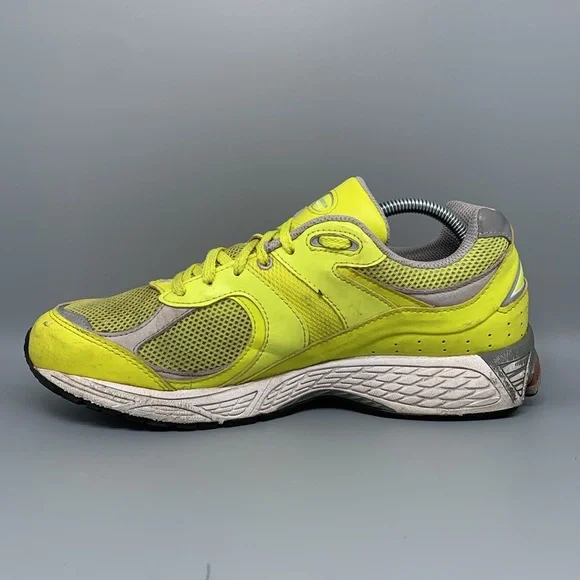 New Balance 2002R Sulpher Yellow Running Shoes M2002RLC Men’s Sz‎ 9